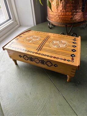 Handcrafted Wooden Jewelry Box with Carved Star Motifs - Natural Wood